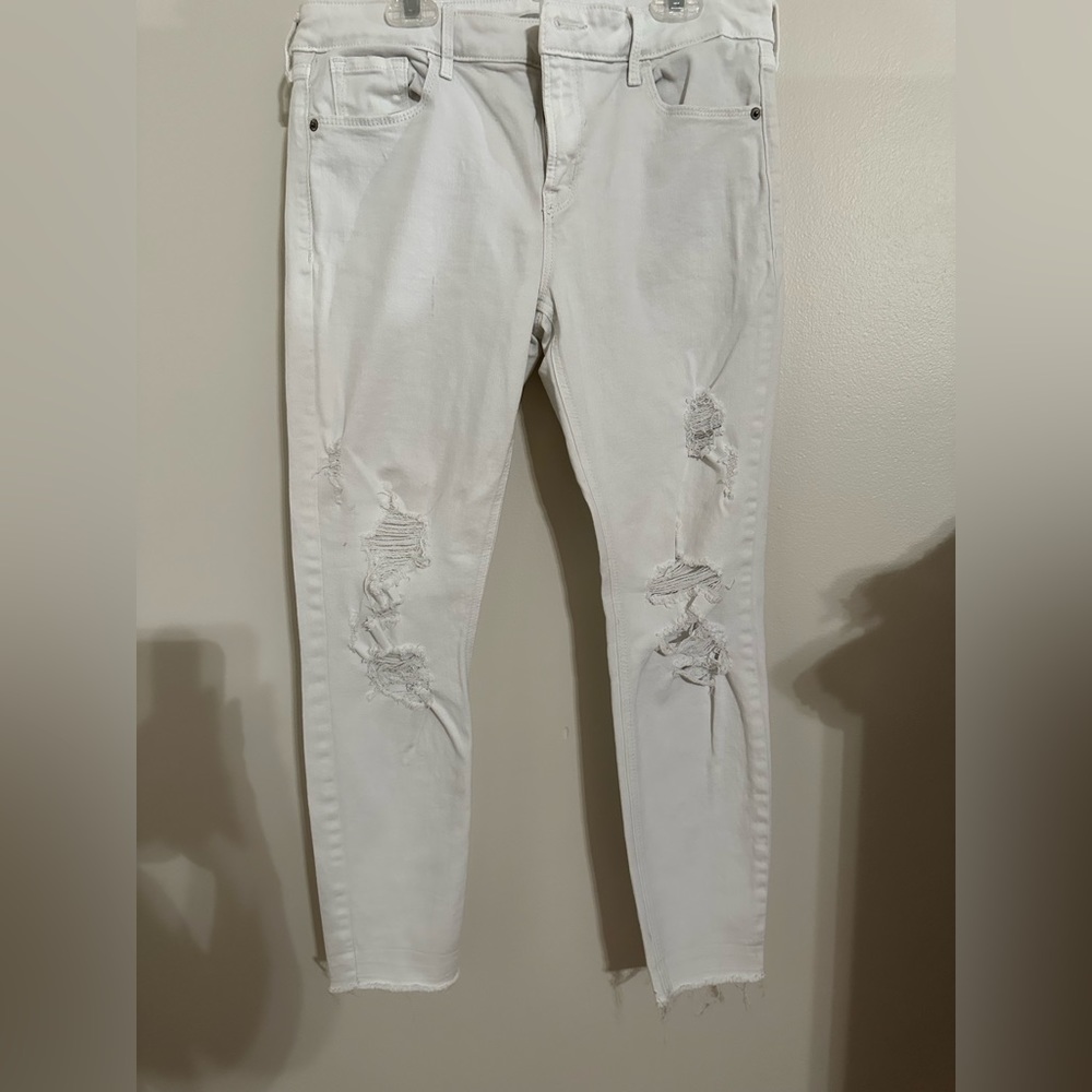 Old Navy white ripped skinny jeans. Size 8.
